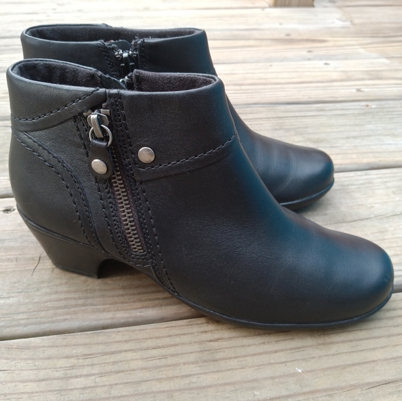 Clarks | Black Leather Ankle Booties Side Zip W/ Studs Women's Size 6.5 - Picture 4 of 15